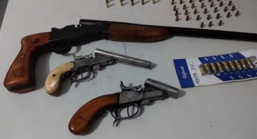 PM localiza armas e munições em casa de idoso em Patos de Minas