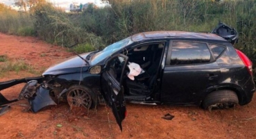 Capotamento na BR-354 próximo a Lagoa Formosa deixa motorista e passageira feridos 