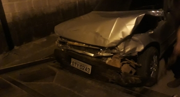 Colisão envolvendo dois veículos em Carmo do Paranaíba deixa passageiros e um pedestre feridos 