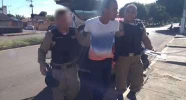  Polícia Militar de Carmo do Paranaíba recupera telefone furtado e encaminha suspeito para a delegacia