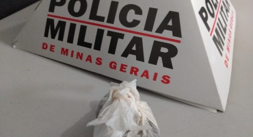 Passageiro de veículo é flagrado pela Polícia Rodoviária com tablete de maconha na BR-354