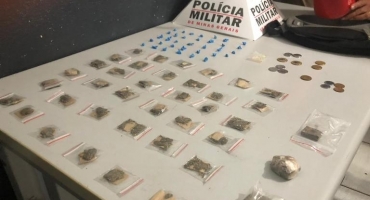 Mãe e filho são detidos em Patos de Minas por envolvimento no tráfico de drogas e desacato