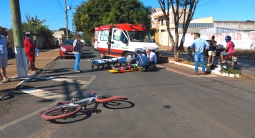 Ciclista de 49 anos avança parada obrigatória e sofre acidente em Patos de Minas