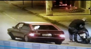 Indivíduos furtam motoneta estacionada em via pública em Carmo do Paranaíba e acabam detidos pela PM