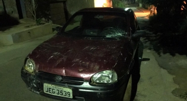 Motorista embriagado e inabilitado atinge muro de residência em Carmo do Paranaíba