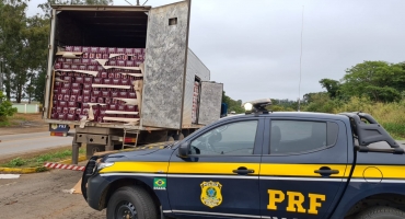 PRF de Patos de Minas apreende carregamento de cerveja sem nota fiscal e prende motorista por uso de anfetamina