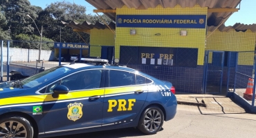 PRF de Patos de Minas prende três homens e apreende caminhão roubado no estado de Pernambuco PRF de Patos de Minas prende três homens e apreende caminhão roubado no estado de Pernambuco