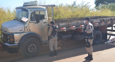 Polícia Militar recupera em Lagoa Formosa caminhão tomado de assalto em Patos de Minas