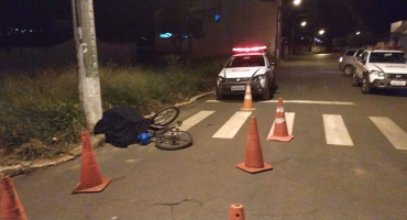 Homem é morto a tiros no centro de Presidente Olegário
