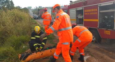 Acidente na MGC-354 em Patos de Minas mata motorista e deixa passageiro ferido