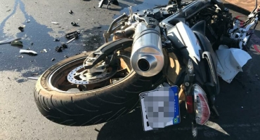 Menor de 17 anos conduzindo motocicleta BMW morre em acidente na BR-365 Menor de 17 anos conduzindo motocicleta BMW morre em acidente na BR-365