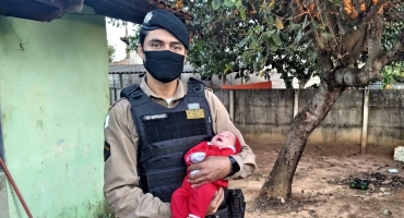 Soldado da PM de Lagoa Grande salva a vida de recém-nascida que estava engasgada Soldado da PM de Lagoa Grande salva a vida de recém-nascida que estava engasgada