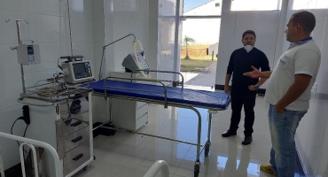  Amor Exigente adquire junto à Clínica Quintino leito de UTI completo para o Hospital São Lucas
