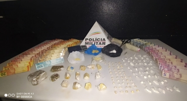 PM localiza drogas no Bairro Jardim Aquarius na cidade de Patos de Minas PM localiza drogas no Bairro Jardim Aquarius na cidade de Patos de Minas