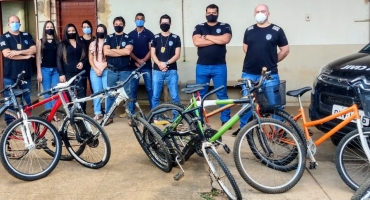 Polícia Civil de Carmo do Paranaíba entrega ao Rotary Club dezenas de bicicletas para serem doadas Polícia Civil de Carmo do Paranaíba entrega ao Rotary Club dezenas de bicicletas para serem doadas