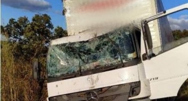 Caminhoneiro perde controle direcional e bate veículo em árvore na BR-354 no município de Carmo do Paranaíba Caminhoneiro perde controle direcional e bate veículo em árvore na BR-354 no município de Carmo do Paranaíba