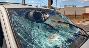 Motoqueiro fica gravemente ferido em acidente no Bairro Guanabara em Patos de Minas Motoqueiro fica gravemente ferido em acidente no Bairro Guanabara em Patos de Minas