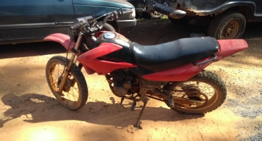 Durante operação PM de Carmo do Paranaíba apreende motocicleta e prende homem com mandado em aberto