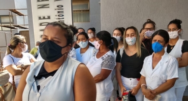 Problemas sem fim: funcionários do Hospital São Lucas paralisam hemodiálise e cobram salários atrasados Problemas sem fim: funcionários do Hospital São Lucas paralisam hemodiálise e cobram salários atrasados