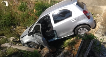Carmo do Paranaíba: acidente de transito envolvendo motorista inabilitado deixa idosa de 71 anos ferida Carmo do Paranaíba: acidente de transito envolvendo motorista inabilitado deixa idosa de 71 anos ferida