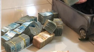 Operação da Polícia Federal apreende mala recheada com dinheiro em Patos de Minas Operação da Polícia Federal apreende mala recheada com dinheiro em Patos de Minas