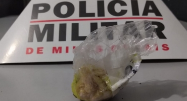 Polícia Militar de Lagoa Formosa apreende crack e encaminha suspeito de tráfico para a delegacia 