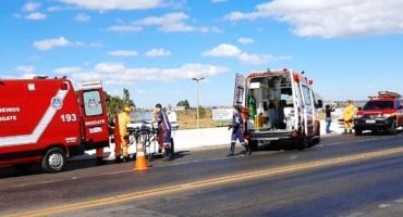 Equipes de salvamento resgatam homem que ameaçava pular de viaduto em Patos de Minas Equipes de salvamento resgatam homem que ameaçava pular de viaduto em Patos de Minas