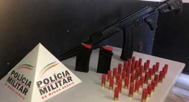 PM localiza arma de fabricação russa escondida em laje de casa na cidade de Patos de Minas PM localiza arma de fabricação russa escondida em laje de casa na cidade de Patos de Minas