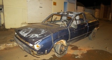 Motorista inabilitado e com sintomas de embriaguez é detido após capotar veículo em Carmo do Paranaíba 