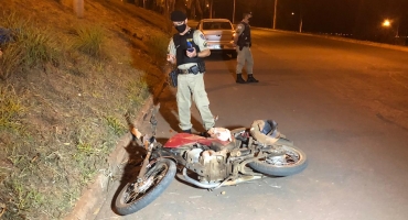 Motociclista acidentado agride socorrista e acaba preso em Patos de Minas