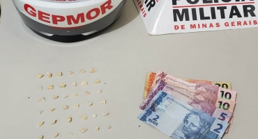 Polícia Militar de Carmo do Paranaíba apreende droga e encaminha suspeitos de tráfico para a delegacia 