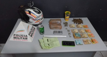 Polícia Militar apreende 8 mil reais e drogas com suspeito de tráfico em Patos de Minas