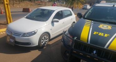 PRF recupera veículo clonado, durante abordagem na BR-365 em Patos de Minas