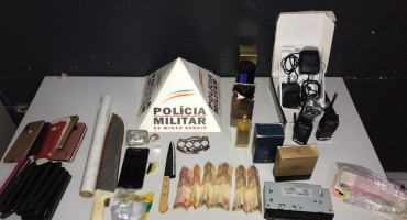 Lagoa Formosa: PM apreende droga, dinheiro e vários materiais que estavam em residência usada para o tráfico Lagoa Formosa: PM apreende droga, dinheiro e vários materiais que estavam em residência usada para o tráfico