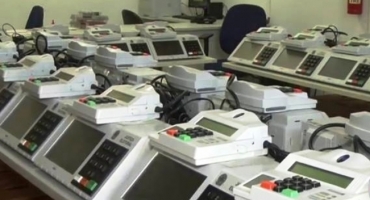 Urnas eletrônicas que serão usadas nas eleições em Lagoa Formosa e Patos Minas já chegaram Urnas eletrônicas que serão usadas nas eleições em Lagoa Formosa e Patos Minas já chegaram