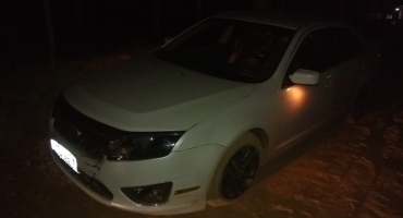 Motorista embriagado tenta jogar carro contra viatura em Carmo do Paranaíba e militares param veículo com tiros Motorista embriagado tenta jogar carro contra viatura em Carmo do Paranaíba e militares param veículo com tiros