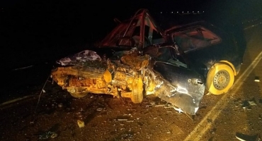 Uma pessoa morre e duas ficam gravemente feridas em acidente na BR-352 em Coromandel Uma pessoa morre e duas ficam gravemente feridas em acidente na BR-352 em Coromandel