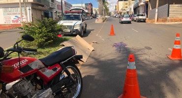 Acidente envolvendo motocicletas em Carmo do Paranaíba deixa uma pessoa gravemente ferida 