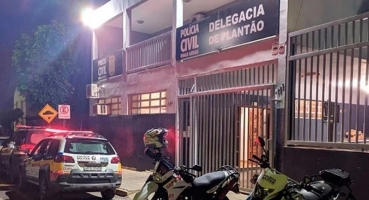 Advogado é detido em Patos de Minas dirigindo veículo embriagado e com dispositivo de sirene Advogado é detido em Patos de Minas dirigindo veículo embriagado e com dispositivo de sirene