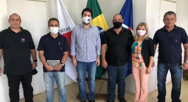 Representantes do Hospital de Amor (câncer) de Barretos visitam prefeito de Patos de Minas Representantes do Hospital de Amor (câncer) de Barretos visitam prefeito de Patos de Minas