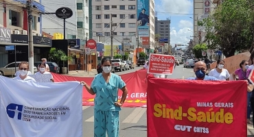 Servidores manifestam contra a terceirização da administração do Hospital Regional de Patos de Minas Servidores manifestam contra a terceirização da administração do Hospital Regional de Patos de Minas