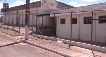 Quatro detentos da penitenciária de Carmo do Paranaíba tentam fugir do complexo Quatro detentos da penitenciária de Carmo do Paranaíba tentam fugir do complexo