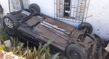 Motorista de 80 anos confunde acelerador com freio e provoca acidente em Carmo do Paranaíba Motorista de 80 anos confunde acelerador com freio e provoca acidente em Carmo do Paranaíba