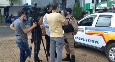 Polícia Militar realiza operação e homenageia Coronel que morreu em decorrência da COVID-19 Polícia Militar realiza operação e homenageia Coronel que morreu em decorrência da COVID-19