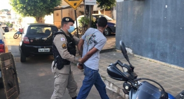 Polícia Militar prende suspeito de atirar contra adolescente no Jardim Quebec Polícia Militar prende suspeito de atirar contra adolescente no Jardim Quebec