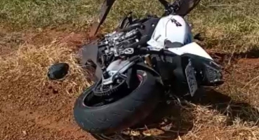 Motociclistas se envolvem em acidente na estrada que liga Lagoa Formosa ao Distrito de Monjolinho Motociclistas se envolvem em acidente na estrada que liga Lagoa Formosa ao Distrito de Monjolinho
