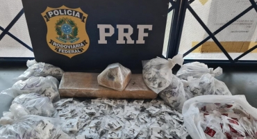 PRF prende homem com mais de mil papelotes de cocaína em Patos de Minas PRF prende homem com mais de mil papelotes de cocaína em Patos de Minas