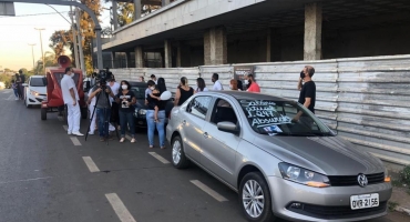 Profissionais da saúde de Patos de Minas realizam manifestação em busca de melhoria salarial Profissionais da saúde de Patos de Minas realizam manifestação em busca de melhoria salarial