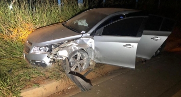 Motorista de caminhão e automóvel apresentam versões diferentes para acidente na Estrada da Serrinha em Patos de Minas Motorista de caminhão e automóvel apresentam versões diferentes para acidente na Estrada da Serrinha em Patos de Minas