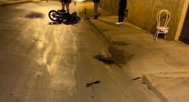 Mulher é encaminhada para Hospital Regional com suspeita de traumatismo craniano após sofrer acidente de motocicleta Mulher é encaminhada para Hospital Regional com suspeita de traumatismo craniano após sofrer acidente de motocicleta